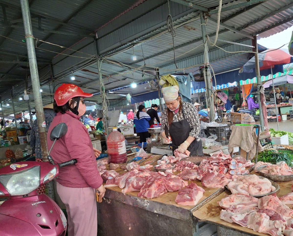 Giá thịt lợn ‘nhảy đồng’, chủ trang trại ở Hải Phòng thừa nhận tình cảnh chăn nuôi hiện tại