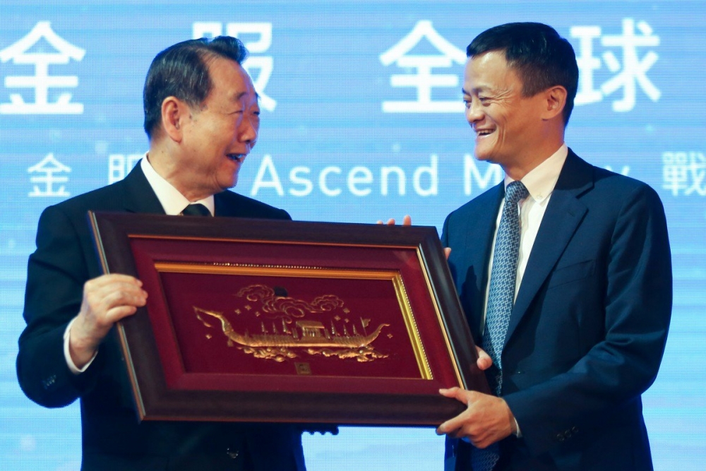 Cuộc gặp gỡ giữa Jack Ma và gia tộc giàu nhất Thái Lan đẩy giá cổ phiếu một công ty tăng 800%