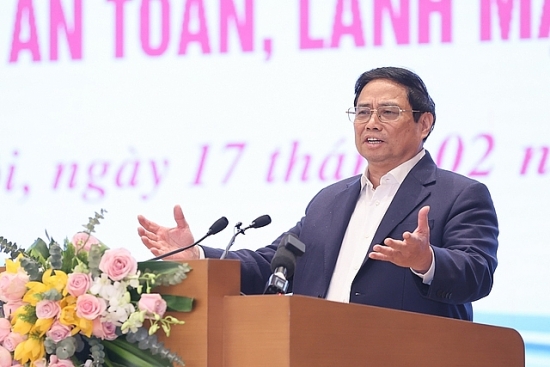 Thủ tướng Phạm Minh Chính: Doanh nghiệp cần chấp nhận “không ai giải cứu cho ai”!