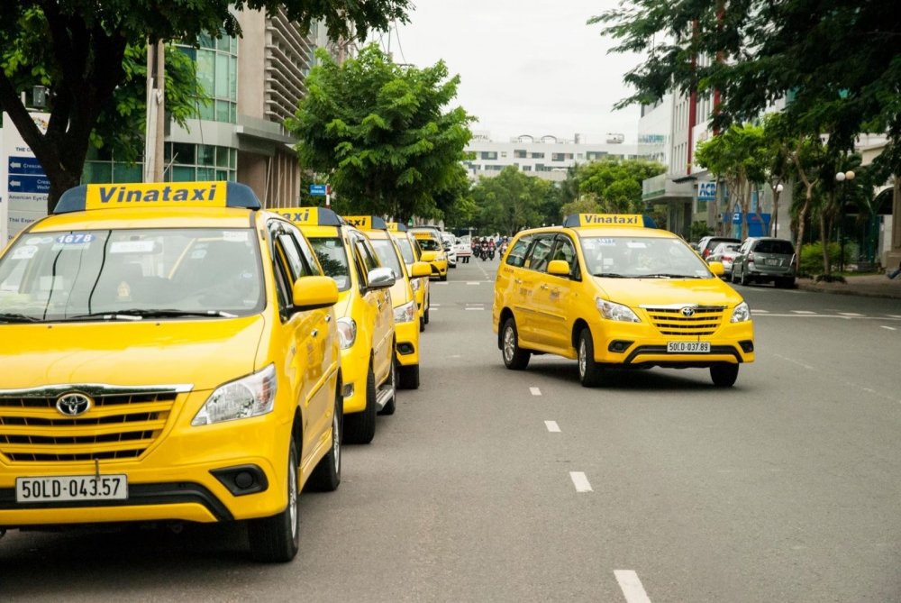 Tỉ phú Phạm Nhật Vượng thay đổi "cuộc chơi" trên thị trường taxi, các hãng taxi truyền thống tung ra nhiều ưu đãi thu hút tài xế Tỉ phú Phạm Nhật Vượng thay đổi "cuộc chơi" trên thị trường taxi, các hãng taxi truyền thống tung ra nhiều ưu đãi thu hút tài xế