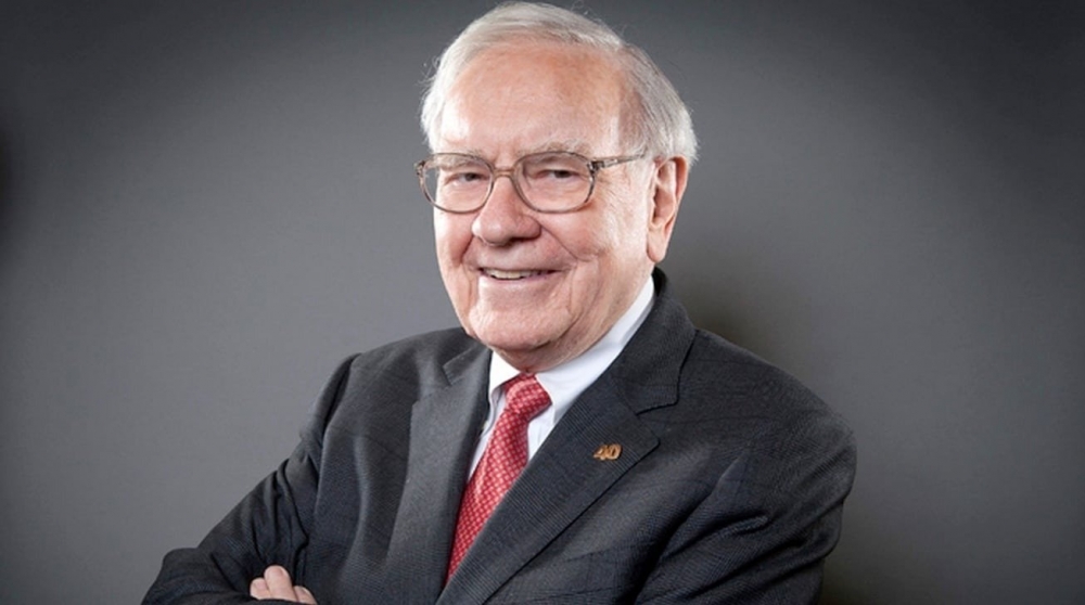 Làm việc vì đam mê: Nhận lương 100.000 USD, Warren Buffett đưa lại Berkshire Hathaway một nửa?