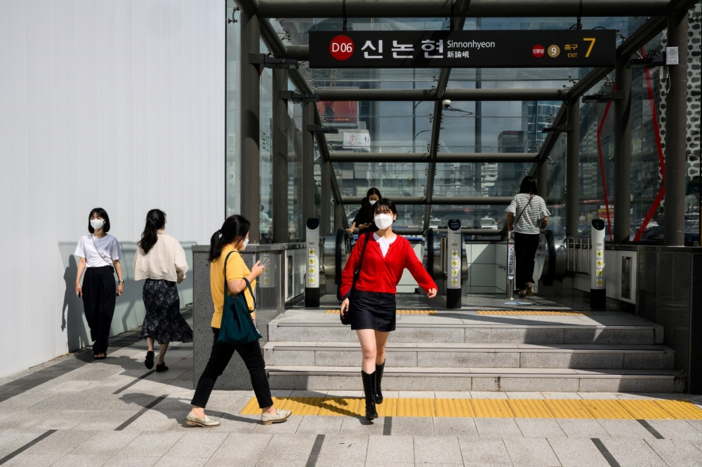 Người Hàn Quốc đứng đầu thế giới về chi tiền mua đồ hiệu xa xỉ