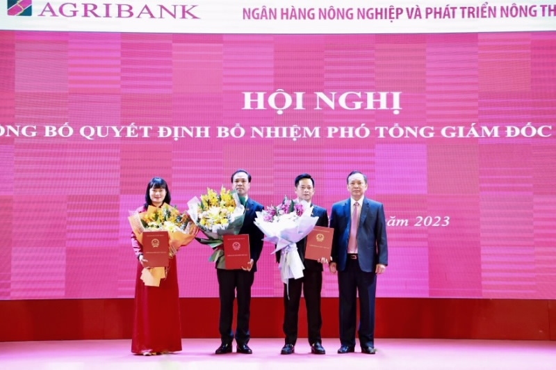 Nhiều ngân hàng tiếp tục "thay tướng", có Phó Chủ tịch chỉ mới hơn 30 tuổi