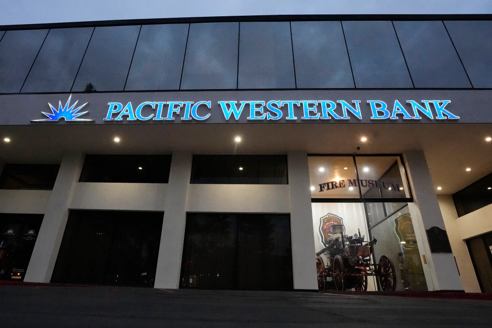 Từng ở bờ vực phá sản,  cổ phiếu PacWest Bank đột ngột lội ngược dòng bán tháo, tăng 81% chỉ trong 1 phiên