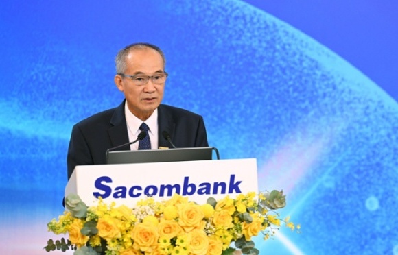 Chủ tịch Sacombank Dương Công Minh trích quỹ khen thưởng cho bà Nguyễn Đức Thạch Diễm