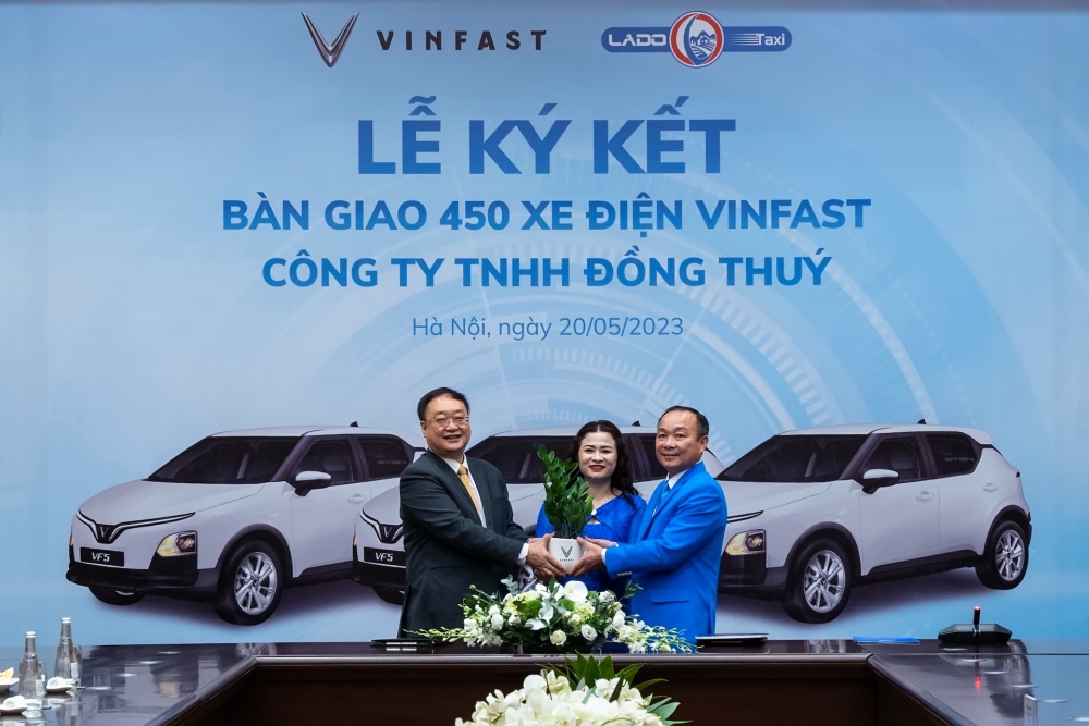 Lado Taxi mua thêm 300 VinFast VF 5 Plus để mở rộng dịch vụ taxi điện
