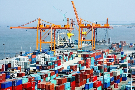 Sau 7 năm, hàng container qua cảng biển Việt Nam tăng gấp đôi