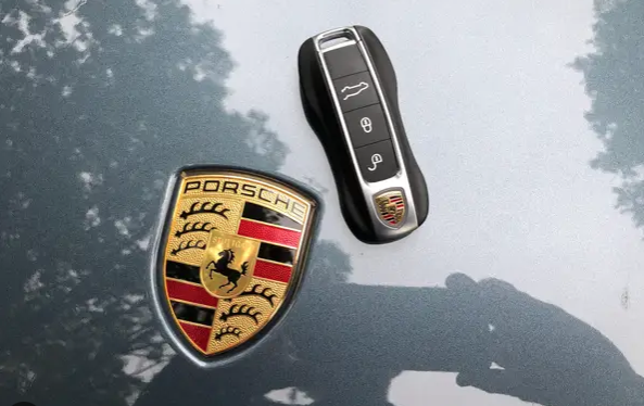 Một chiếc Porsche Cayenne đang được rao bán giá 560 triệu đồng