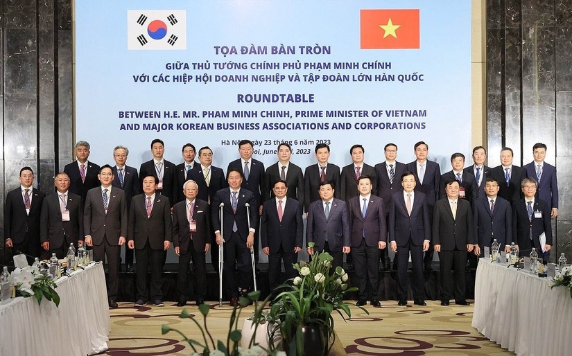 Bức ảnh tỷ đô: Thủ tướng Phạm Minh Chính chụp hình cùng các "chaebol" lớn nhất Hàn Quốc