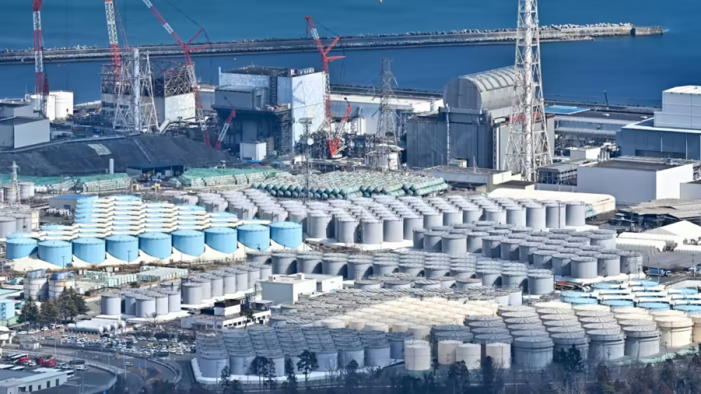 Trung Quốc: Nhật Bản nên dùng nước nhiễm phóng xạ để uống hoặc bơi
