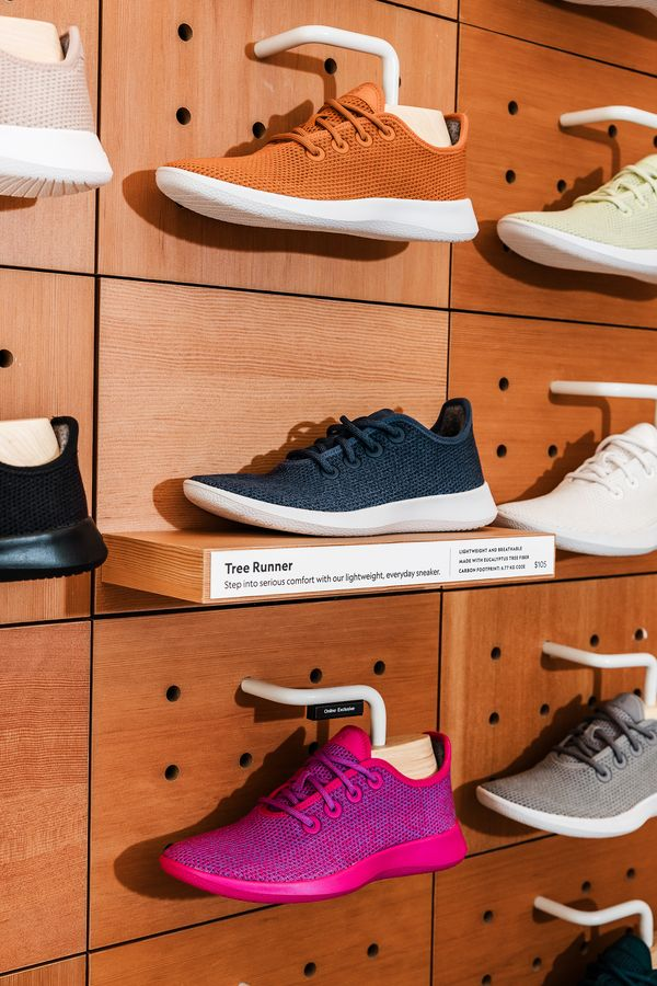 Cú trượt dài của startup bán giày tỷ USD, từng đủ sức cạnh tranh với Nike, Adidas
