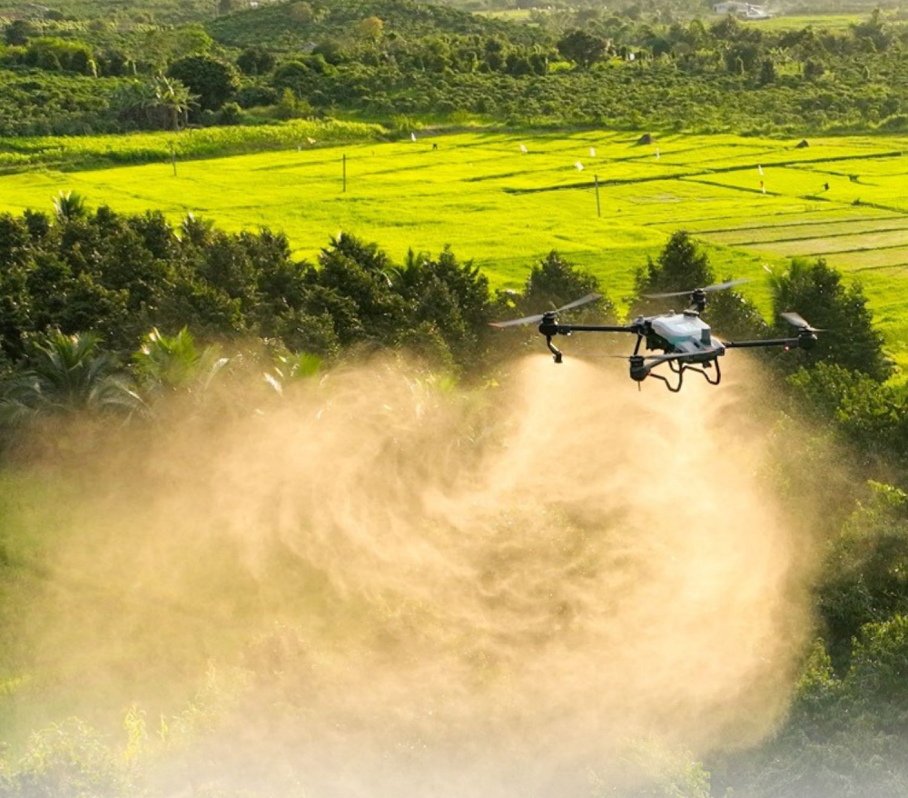 Công ty Việt dùng máy bay không người lái phun thuốc trừ sâu, đang là đối tác của Hoàng Anh Gia Lai, Bayers, ADC, Lộc Trời,..