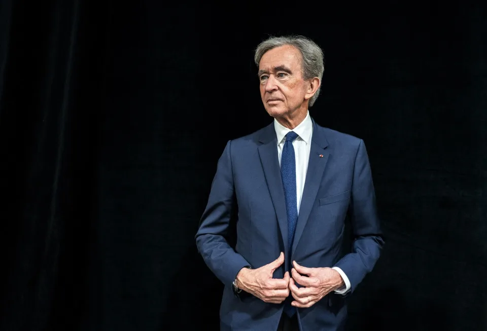 Tỷ phú Bernard Arnault phải chi 230 triệu USD để mua lại cổ phiếu của đế chế hàng hiệu LVMH