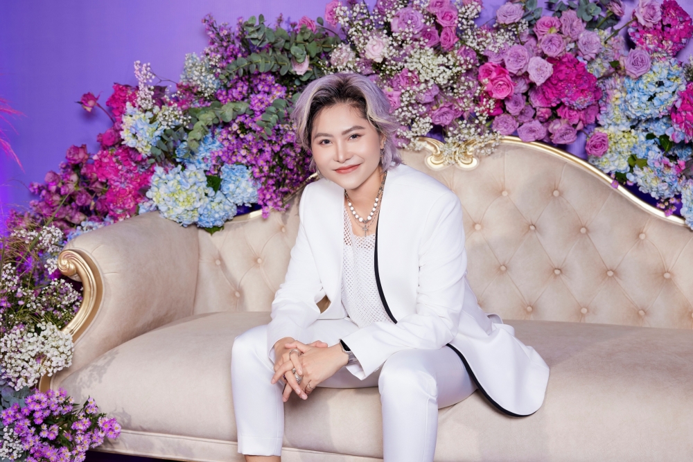 Nữ CEO U40 nhan sắc vẫn đẹp như minh tinh: 'Mẹ bỉm' thành đạt đứng sau CLB toàn doanh nhân nổi tiếng Việt Nam