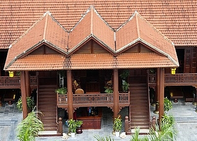 Cận cảnh ngôi nhà sàn 200 tỷ được làm từ gỗ lim nguyên khối lớn nhất Việt Nam của đại gia Điện Biên