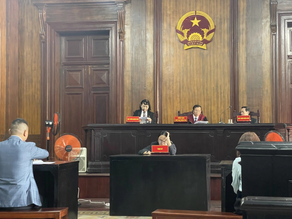 Quang cảnh phiên xét xử.