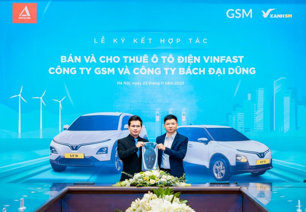 300 ô tô điện VinFast được GSM cung cấp cho hãng taxi tại quê nhà ông Phạm Nhật Vượng