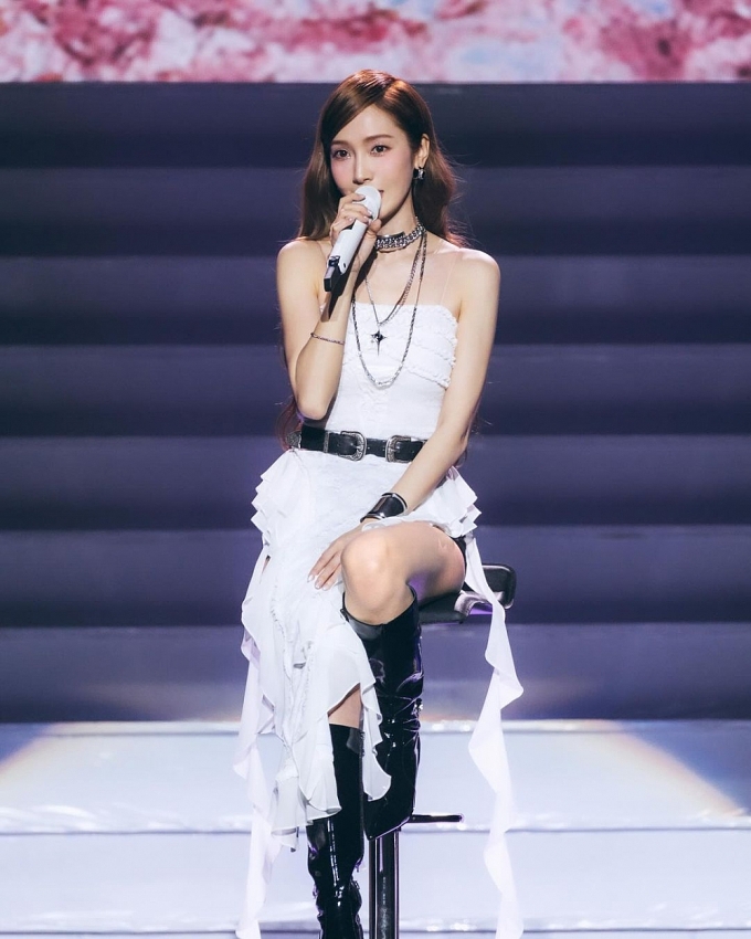 Jessica Jung (cựu thành viên SNSD) diện thương hiệu Việt trong concert cá nhân