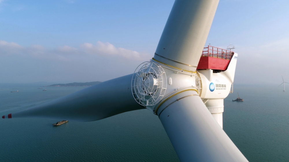 Trung Quốc ra mắt turbine gió ngoài khơi lớn nhất thế giới có thể chống bão cấp 17