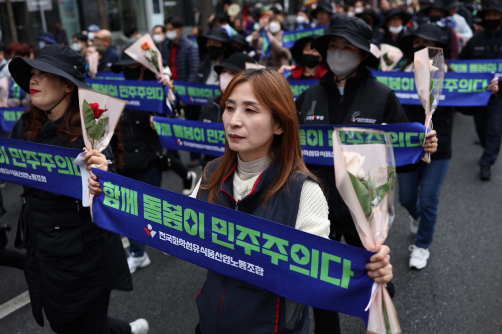 Cùng thời gian làm việc, phụ nữ Hàn Quốc chỉ kiếm được 70% lương so với nam giới - vì đâu?