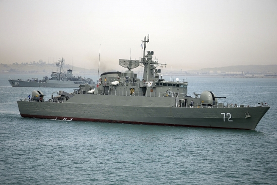 Tàu chiến Iran tiến vào Biển Đỏ khiến giá dầu tăng vọt