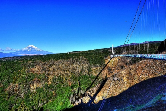 Nơi tuyệt vời nhất để ngắm nhìn núi Phú Sĩ: Cầu treo dài 400m vắt qua khe núi, mang lại cảm giác như 'đi bộ giữa không trung'