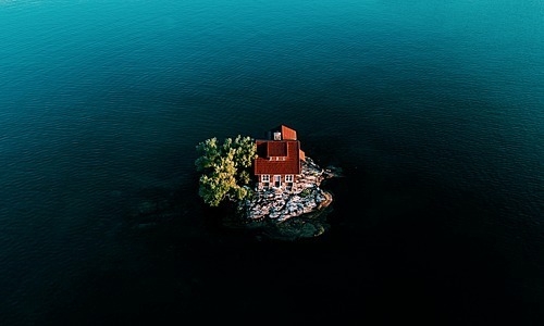 Kỳ lạ hòn đảo nhỏ nhất thế giới có sự sống: Diện tích 'vừa đủ chỗ' cho một ngôi nhà duy nhất, chỉ cần đi lệch một bước là thấy mình đang bơi