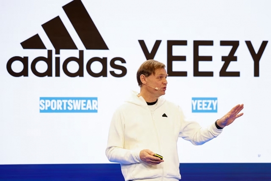 'Gã khổng lồ' thời trang thể thao Adidas báo lỗ lần đầu tiên sau 30 năm