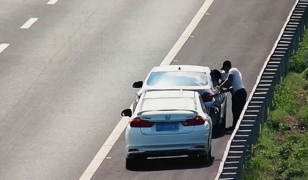 Triệt phá băng đảng lộng hành trên cao tốc: 'Đâm xe lấy tiền', sử dụng biển số giả, mang theo cả bình đựng tro cốt