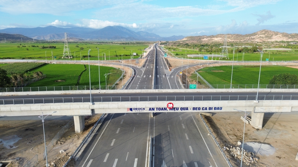 Tuyến cao tốc 'độc nhất vô nhị' ở Việt Nam: Dài 79km nhưng có tới 34 cây cầu và 1 hầm chất lượng cao bất chấp địa hình phức tạp