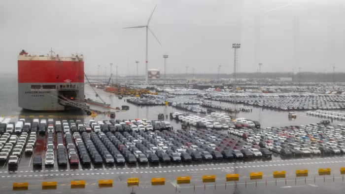 Ô tô điện Trung Quốc 'tấn công' châu Âu, biến những cảng đông đúc nhất thành... bãi đỗ xe
