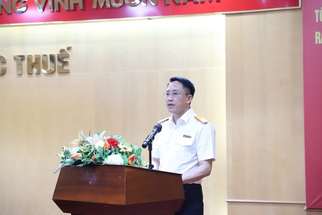 Ông Mai Sơn, Phó Tổng cục trưởng Tổng cục Thuế trao đổi tại buổi cung cấp thông tin về công tác quản lý thuế đối với hoạt động thương mại điện tử (TMĐT) tại Việt Nam - Ảnh: VGP/HT