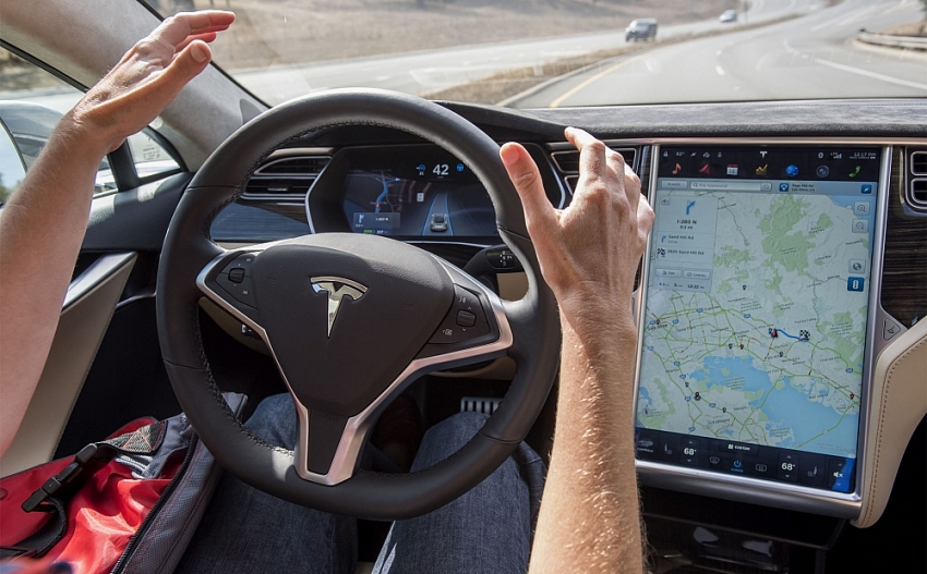 Nhà chức trách Mỹ cáo buộc hệ thống lái tự động của Tesla liên quan đến hàng trăm vụ tai nạn