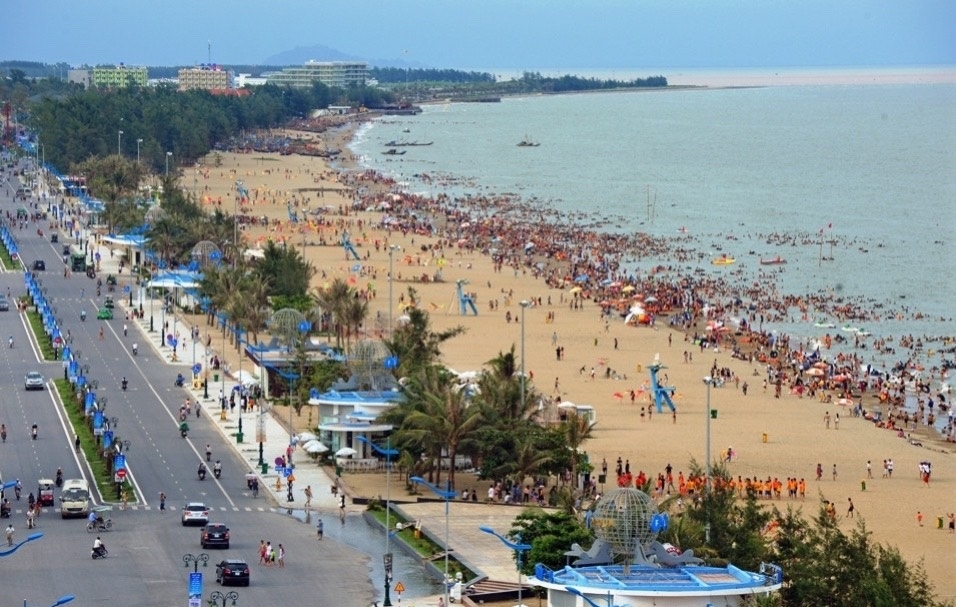 Các địa điểm du lịch 'đông như kiến', Thanh Hoá thu hơn 3.800 tỷ đồng trong 5 ngày nghỉ lễ