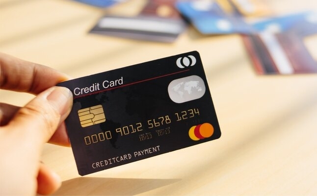 Những chiếc thẻ tín dụng được mở vì 'nể':  Khách hàng 'sa bẫy' lý thuyết không kích hoạt sẽ không mất gì!