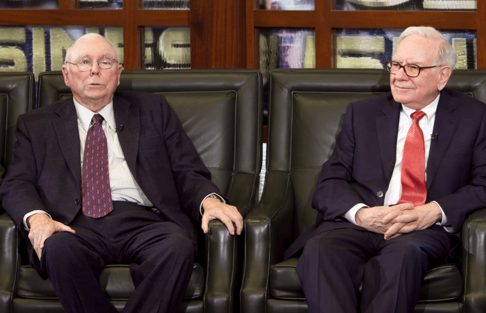 Cuộc họp ĐHĐCĐ thường niên của Berkshire Hathaway: Warren Buffett có thể sắp tiết lộ danh tính cổ phiếu bí ẩn được gom trong 2 quý liên tiếp