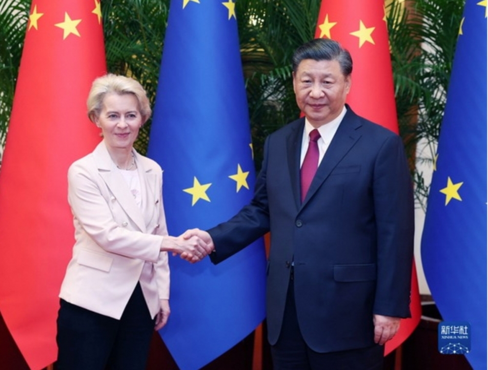 Chủ tịch Tập Cận Bình vừa đến châu Âu, Trung Quốc đã bị 'dằn mặt' vì ‘bóp méo thị trường’