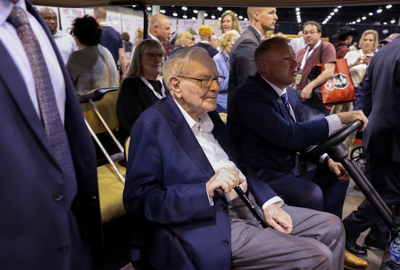 Warren Buffett tại cuộc họp ở Omaha, Nebraska, Hoa Kỳ, ngày 3 tháng 5 năm 2024. REUTERS/Scott Morgan