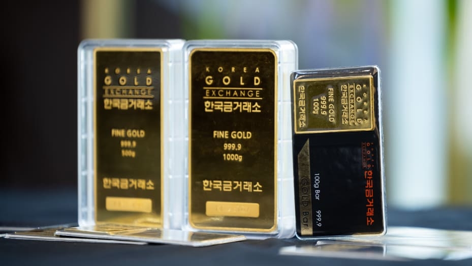 Giới trẻ Hàn Quốc đổ xô mua vàng miếng bé bằng móng tay tại các cửa hàng tiện lợi