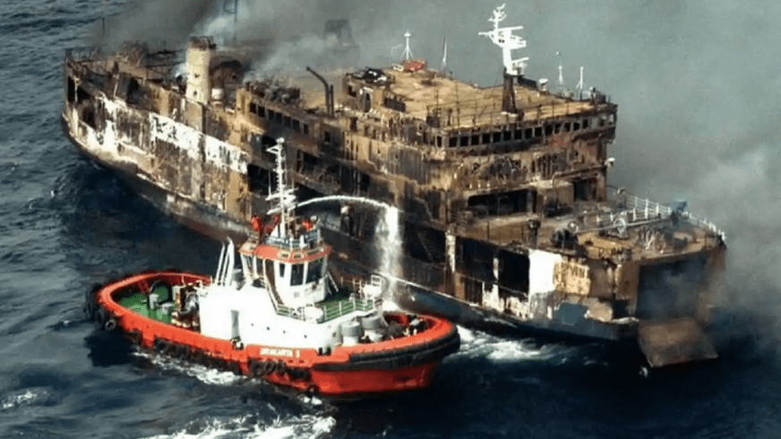 Phà chở khách va chạm mạnh với tàu chở dầu khiến hơn 4.000 người tử nạn, nhiều thi thể cháy đen dạt vào bờ, được mô tả là ‘thảm kịch khủng khiếp'