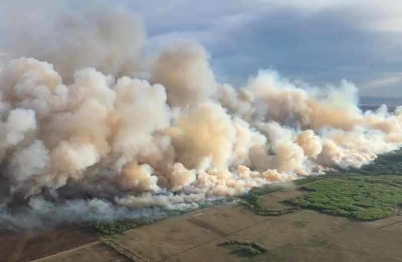 Cháy rừng ở Canada làm hàng nghìn người phải sơ tán, khói đen bao phủ biên giới nước Mỹ