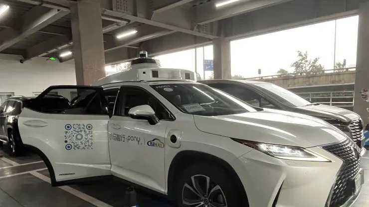 Trung Quốc sắp cho phép robotaxi chạy từ ga tàu cao tốc ở Bắc Kinh, hoàn toàn không cần người lái