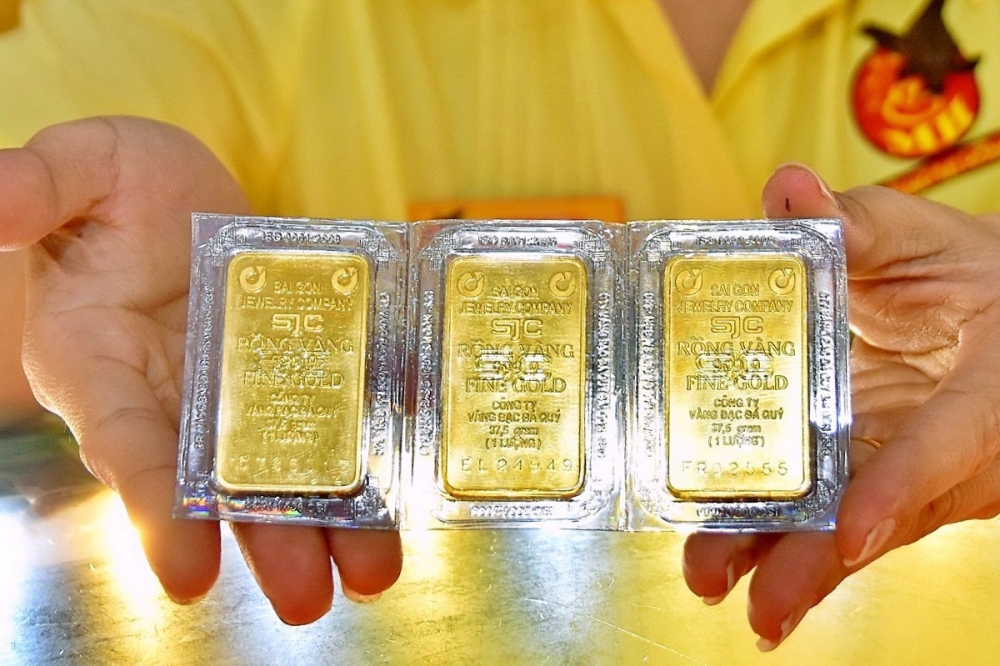 Công an xác định một số cửa hàng thuê người xếp hàng mua vàng miếng SJC để tích trữ, bán lại