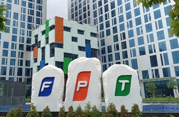 Khối ngoại kết thúc đà bán ròng gần 5.000 tỷ đồng cổ phiếu FPT