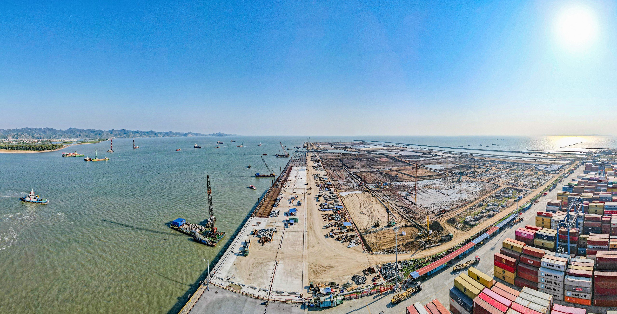 Việt Nam cần hơn 350.000 tỷ đồng đầu tư hệ thống 'siêu' cảng biển