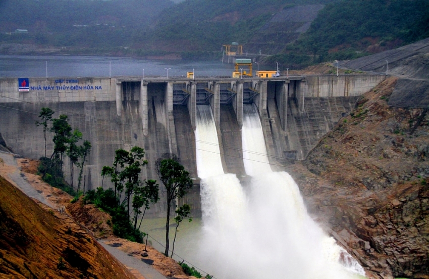 Kết quả kinh doanh đi xuống, thu nhập lãnh đạo Thuỷ điện Hủa Na vẫn ‘tăng đều’