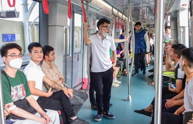 Metro Nhổn - Ga Hà Nội hết thời gian miễn phí, liệu còn đông khách?