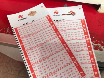 Chỉ một lần tiện đường mua vé, người đàn ông bất ngờ trúng giải độc đắc Vietlott tiền tỷ
