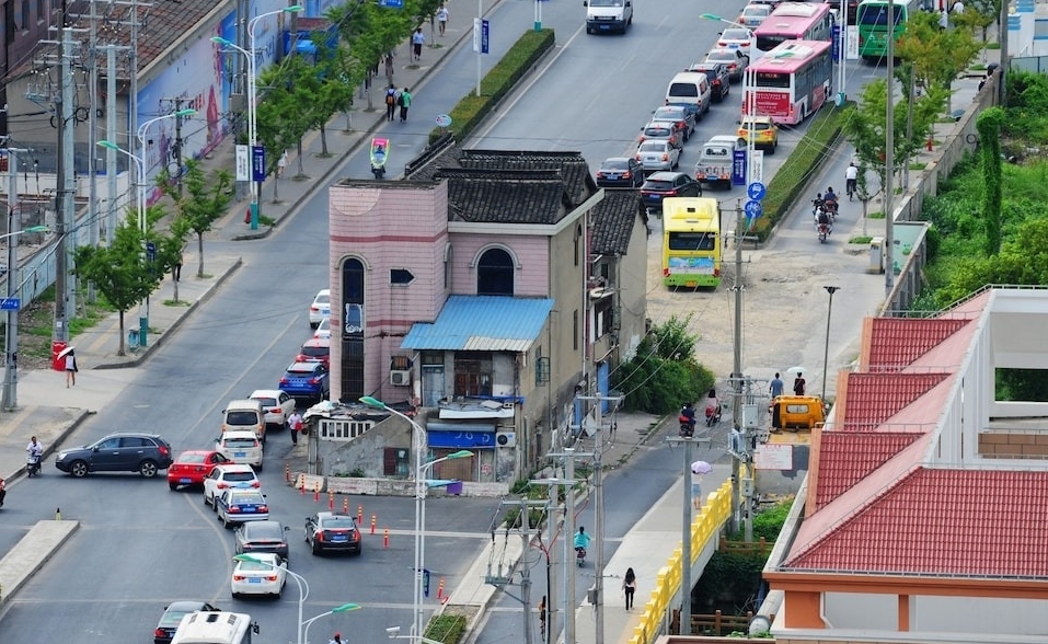Yêu cầu bồi thường 8 tỷ và 4 căn nhà không được, cả gia đình 'cố thủ' bám trụ 14 năm cuối cùng phải rời đi vì cảnh tượng khủng khiếp