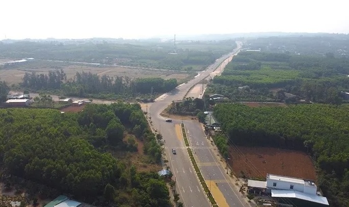 Quyết định cưỡng chế ngôi nhà ‘án ngữ’ 10 năm giữa tuyến đường vào Khu kinh tế Dung Quất